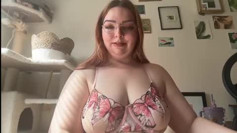 Snapshot of curvycate127 chatting on 3, 4, 2026 Cate online show from 3, 4, 2026