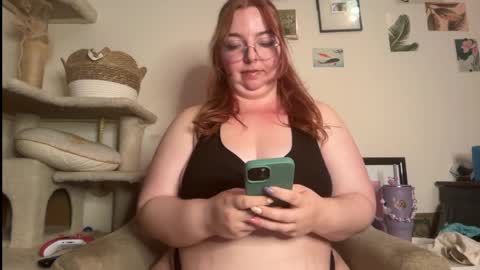 Snapshot of curvycate127 chatting on 7, 5, 2026 Cate online show from 7, 5, 2026