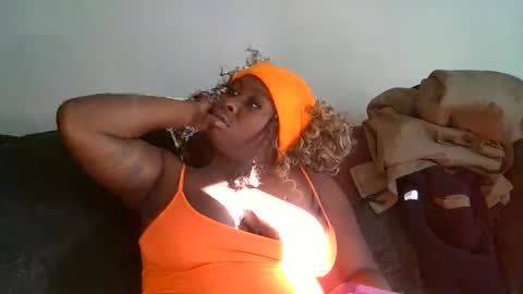 Snapshot of curvyychocolate chatting on 7, 1, 2025 curvyychocolate online show from 7, 1, 2025