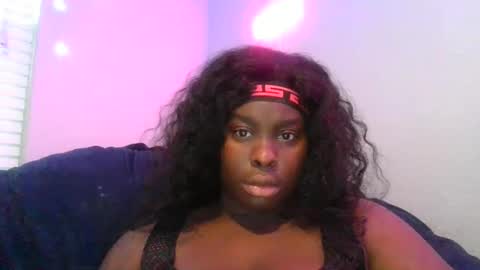 Snapshot of curvyychocolate chatting on 11, 2, 2025 curvyychocolate online show from 11, 2, 2025