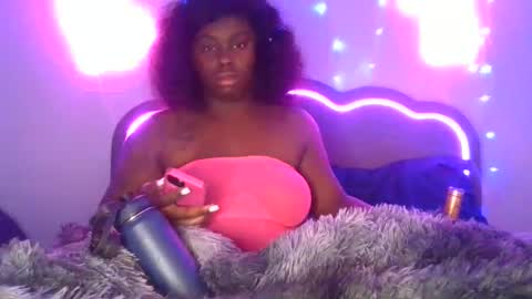 Snapshot of curvyychocolate chatting on 18, 2, 2025 curvyychocolate online show from 18, 2, 2025