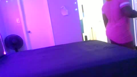 Snapshot of curvyychocolate chatting on 10, 3, 2025 curvyychocolate online show from 10, 3, 2025