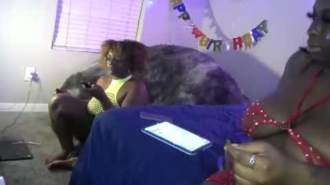 Snapshot of curvyychocolate chatting on 8, 11, 2025 curvyychocolate online show from 8, 11, 2025