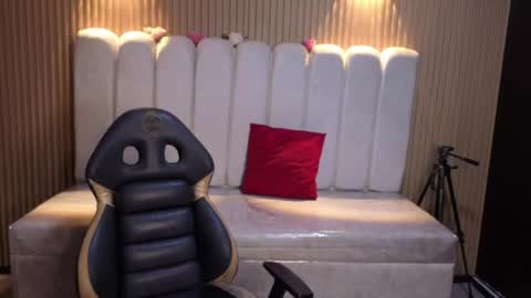 Snapshot of cute_angel_1 chatting on 27, 6, 2026 cute_angel_1 online show from 27, 6, 2026