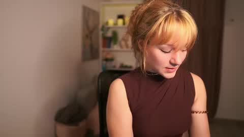 Snapshot of cute_brutality chatting on 24, 11, 2025 Coco online show from 24, 11, 2025
