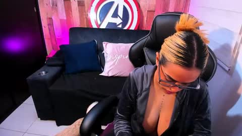    Independent Model online show from 9, 3, 2025