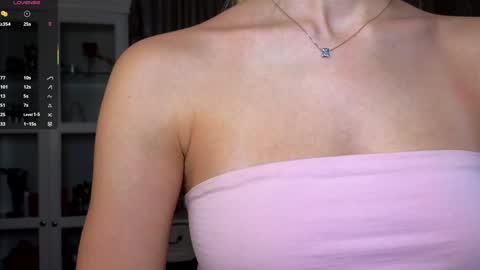 Snapshot of cute_fox_girl chatting on 17, 12, 2025 Anne online show from 17, 12, 2025