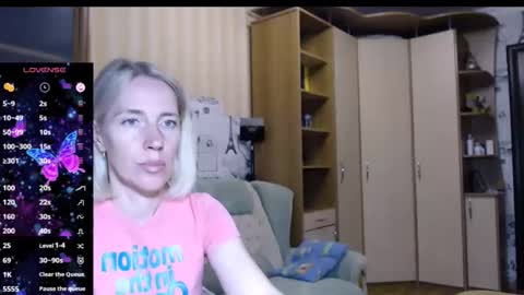 cute_lion_ online show from 12, 9, 2025