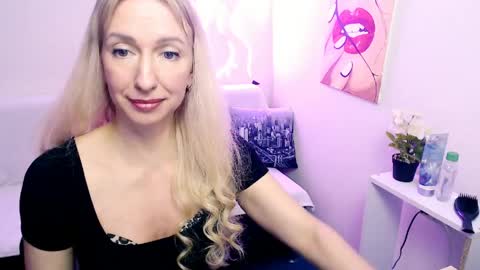 cute_smile_shy online show from 9, 4, 2026