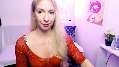 cute_smile_shy online show from 10, 4, 2026