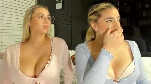 Snapshot of cuteanddesesperate chatting on 25, 6, 2026 WANNA SEE MORE OF TWINS online show from 25, 6, 2026