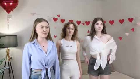 Aurora Lina and a few other beauties online show from 15, 2, 2026