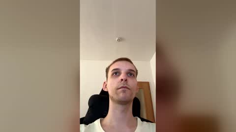 cuteguyy2001 online show from 17, 4, 2026