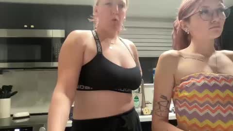 Snapshot of cutey_kiwi chatting on 18, 10, 2025 Cutey kiwi online show from 18, 10, 2025