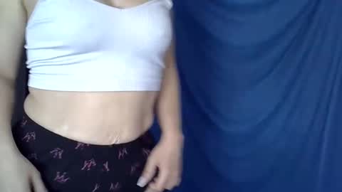 Snapshot of cutie_bee chatting on 21, 5, 2026 cutie_bee online show from 21, 5, 2026