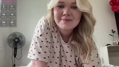 Snapshot of cutiejulie_ chatting on 13, 5, 2026 Julie online show from 13, 5, 2026