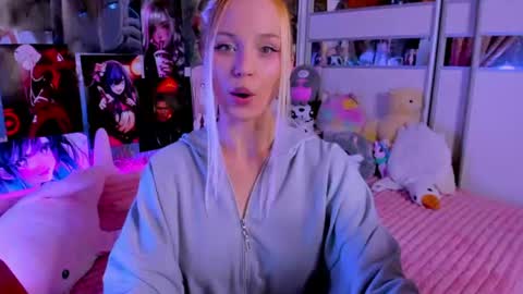 Snapshot of cuttie_ponyy chatting on 10, 6, 2026 Nora online show from 10, 6, 2026