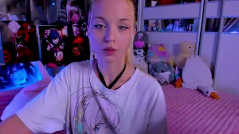 Snapshot of cuttie_ponyy chatting on 9, 7, 2026 Nora online show from 9, 7, 2026
