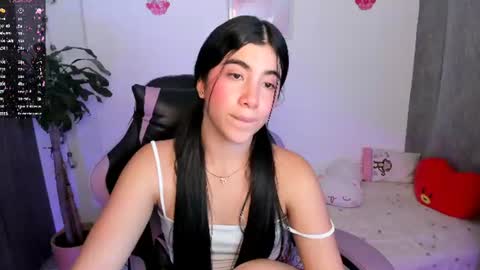 Snapshot of cyber_lizz chatting on 17, 6, 2026 Liz online show from 17, 6, 2026