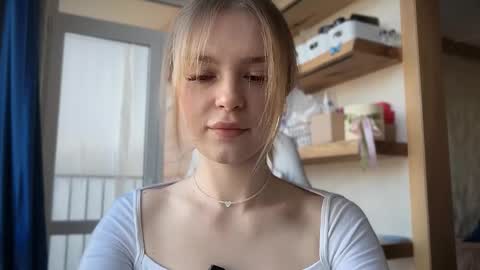 Im Emi streaming with my friend Reyna today online show from 15, 4, 2026