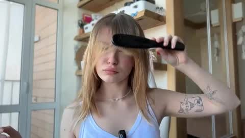 Im Emi streaming with my friend Reyna today online show from 17, 4, 2026