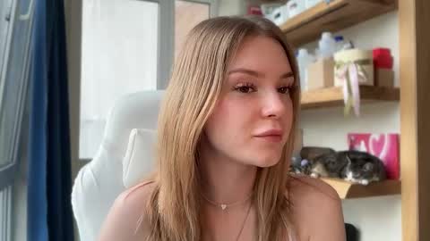 Snapshot of cyberl0ve_ chatting on 29, 5, 2026 Im Emi streaming with my friend Reyna today online show from 29, 5, 2026