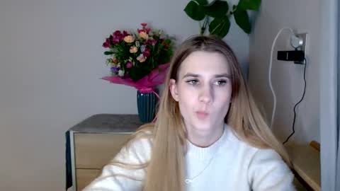 Snapshot of cyntianatural chatting on 18, 2, 2025 CyntiaNatural online show from 18, 2, 2025