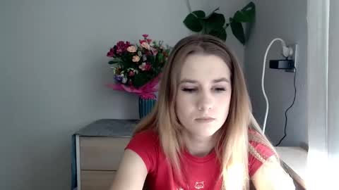 Snapshot of cyntianatural chatting on 19, 2, 2025 CyntiaNatural online show from 19, 2, 2025