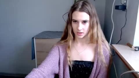 Snapshot of cyntianatural chatting on 25, 2, 2025 CyntiaNatural online show from 25, 2, 2025