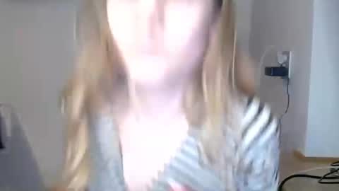Snapshot of cyntianatural chatting on 9, 3, 2025 CyntiaNatural online show from 9, 3, 2025