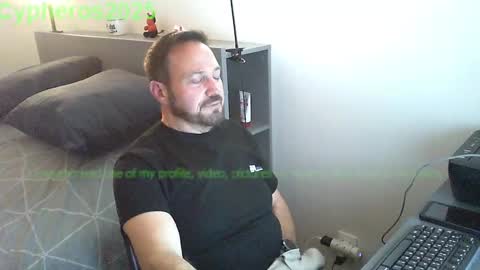 Snapshot of cypheros2025 chatting on 17, 11, 2025 Chris online show from 17, 11, 2025