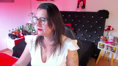 Mia  online show from 7, 2, 2025