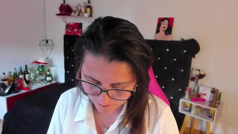 Mia  online show from 14, 2, 2025