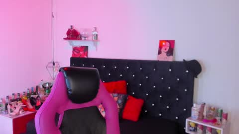 Mia  online show from 16, 2, 2025