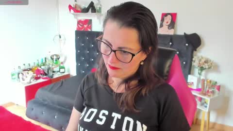 Mia  online show from 21, 2, 2025