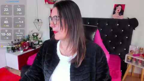 Mia  online show from 28, 2, 2025