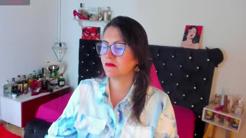 Mia  online show from 2, 3, 2025