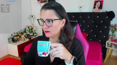 Mia  online show from 10, 3, 2025