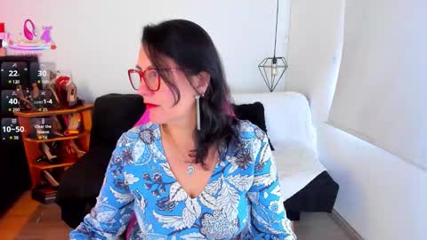 Mia  online show from 2, 11, 2025