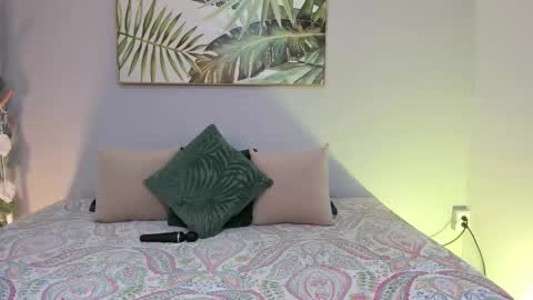 Snapshot of daaphne__ chatting on 2, 10, 2025 Daphne online show from 2, 10, 2025