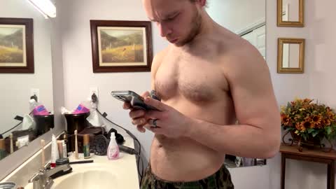 Snapshot of daddydaydrinkz chatting on 25, 12, 2024 DaddydayDrinkz online show from 25, 12, 2024