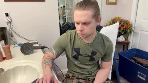 Snapshot of daddydaydrinkz chatting on 15, 2, 2025 DaddydayDrinkz online show from 15, 2, 2025