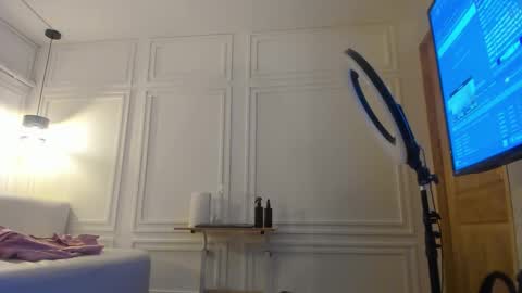 dafne_hillss online show from 9, 2, 2026