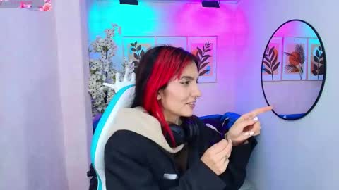 dafne huges online show from 5, 12, 2025