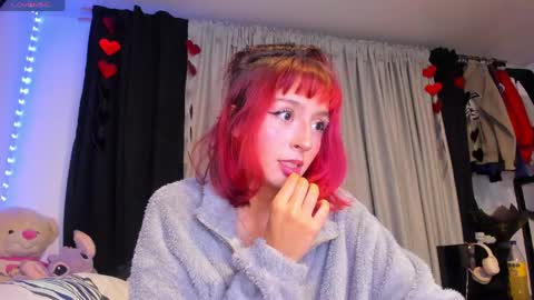 Snapshot of dafnne__hall chatting on 3, 5, 2026 Dafnne online show from 3, 5, 2026