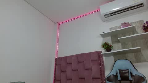 Snapshot of dafnnee_ross chatting on 29, 1, 2025 DAFNNE online show from 29, 1, 2025