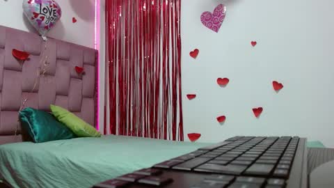 Snapshot of dafnnee_ross chatting on 24, 2, 2025 DAFNNE online show from 24, 2, 2025