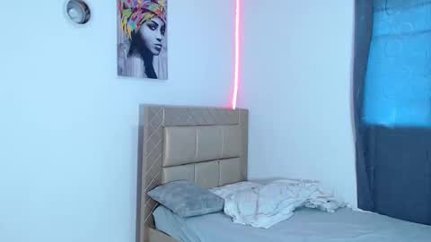 Snapshot of dafnnee_ross chatting on 31, 10, 2025 DAFNNE online show from 31, 10, 2025