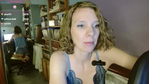 daisy_lovely online show from 7, 11, 2025