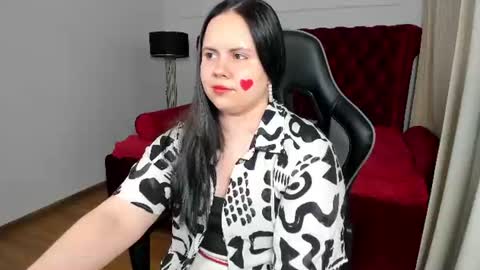 Snapshot of daisyharts chatting on 7, 7, 2026 DaisyHarts online show from 7, 7, 2026